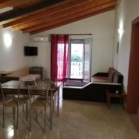Irini Apartments Keramotí Kültér fotó