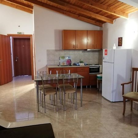 Irini Apartments Keramotí Kültér fotó