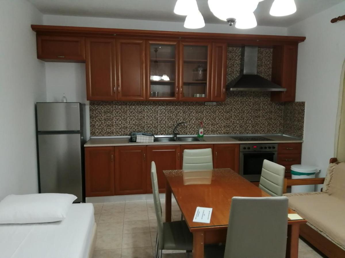 Irini Apartments Keramotí Kültér fotó
