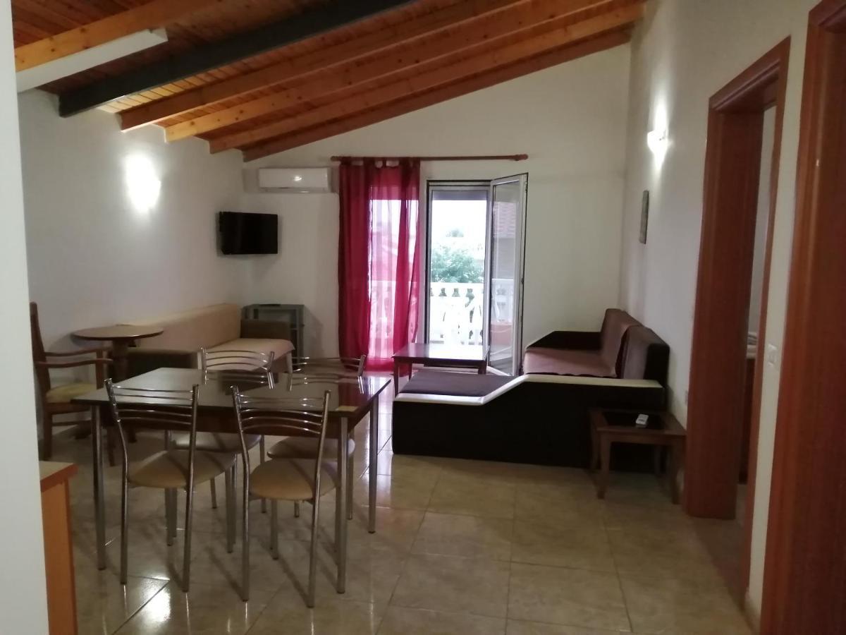 Irini Apartments Keramotí Kültér fotó
