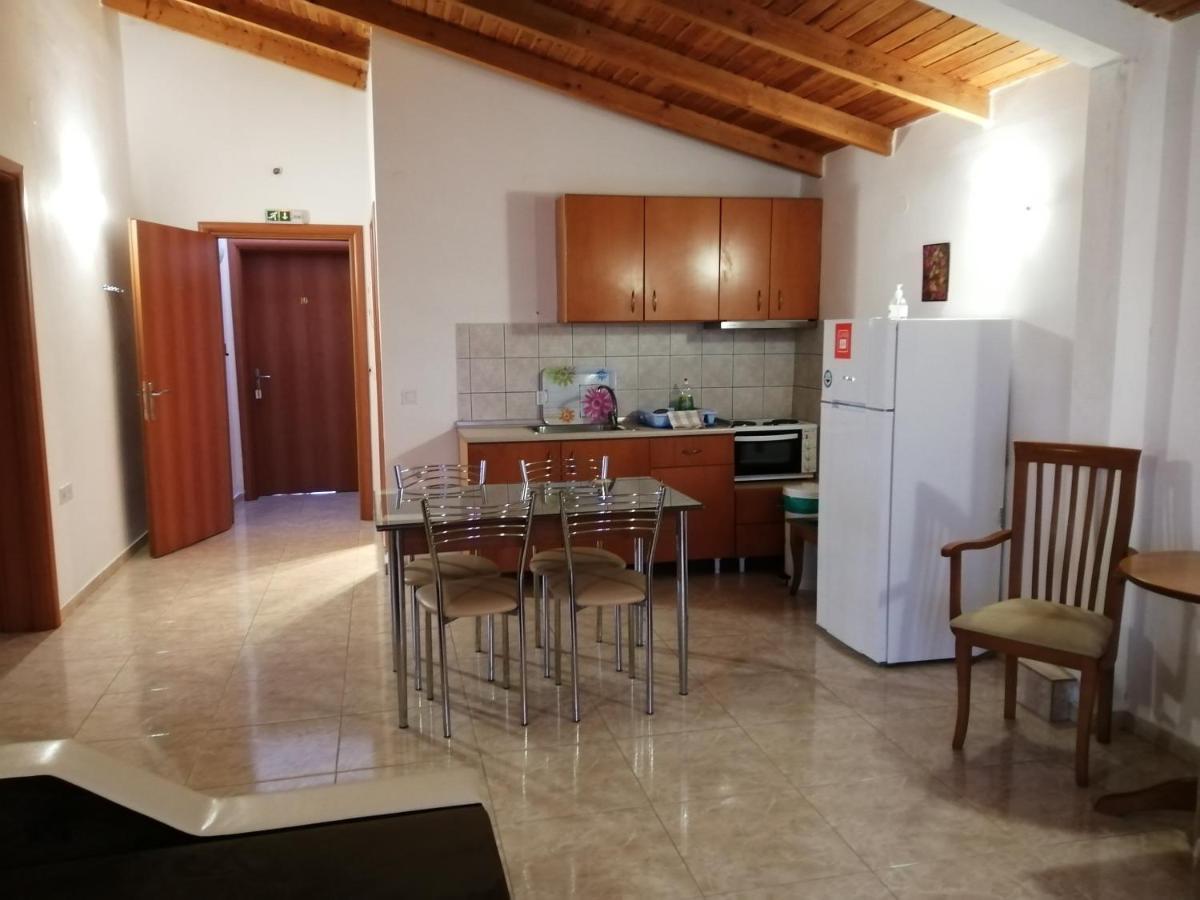 Irini Apartments Keramotí Kültér fotó