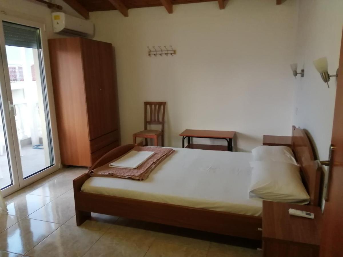 Irini Apartments Keramotí Kültér fotó