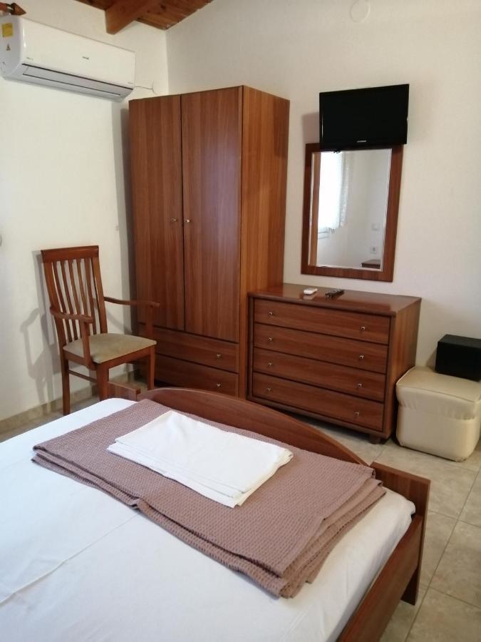 Irini Apartments Keramotí Kültér fotó