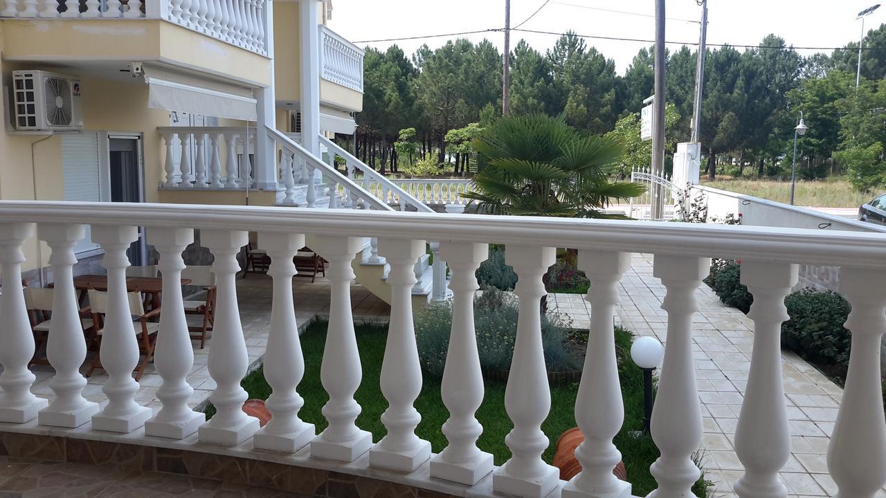 Irini Apartments Keramotí Kültér fotó