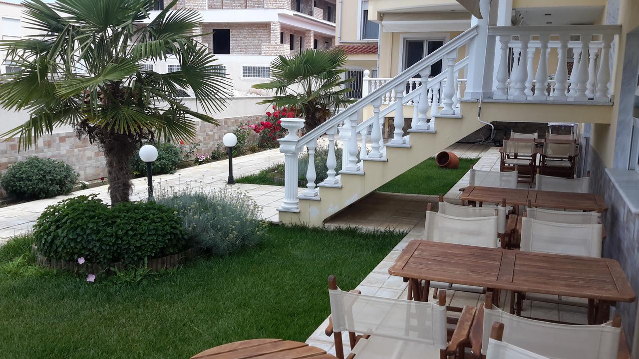 Irini Apartments Keramotí Kültér fotó