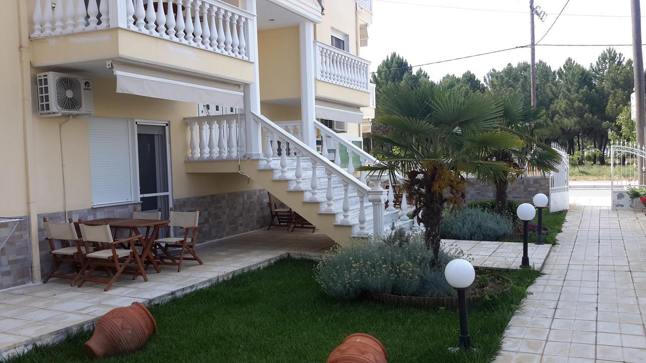 Irini Apartments Keramotí Kültér fotó