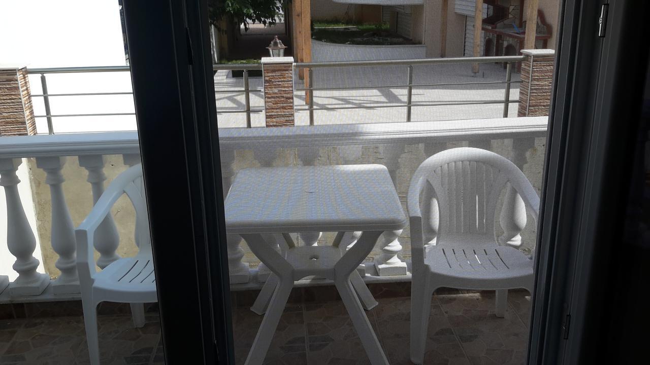 Irini Apartments Keramotí Kültér fotó
