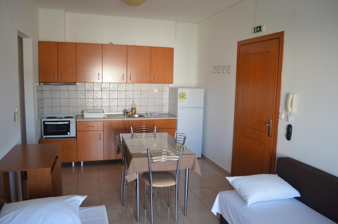 Irini Apartments Keramotí Kültér fotó